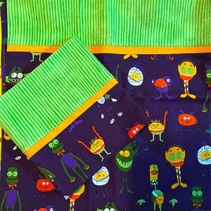 Set of 2 scary monster 👹 standard pillow case set.